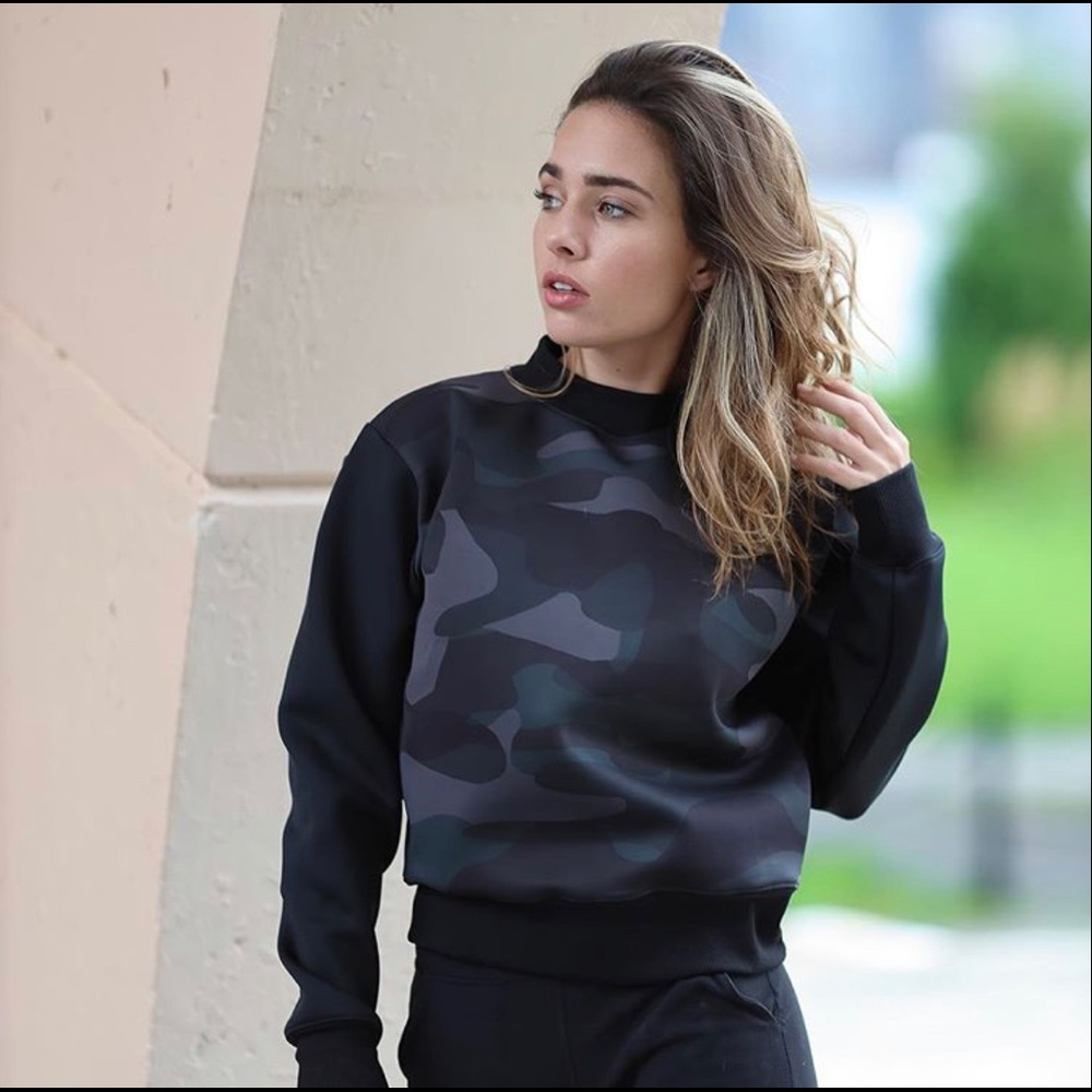 Noli Yoga Pull over Camouflage Sweatshirt